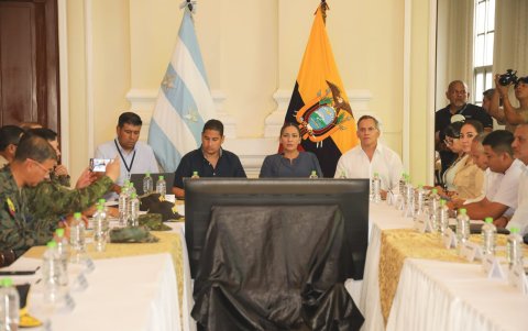 Representantes municipales de Guayas se unen para coordinar acciones frente al aumento de la delincuencia organizada.