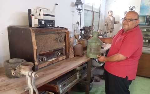 Muchas piezas las heredó de sus abuelos y  padre, algunas las ha adquirido por su cuenta.