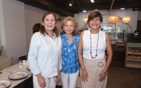 Las tres cumpleañeras, Mechita de Ycaza, Quetita de Oneto y Glenda de Buraye.