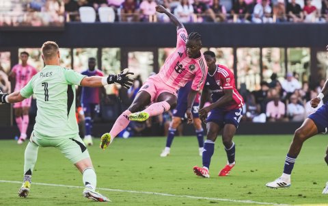 El ecuatoriano Allen Obando anotando con la camiseta del Inter Miami.
