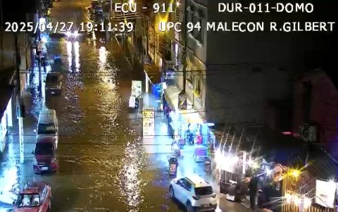 Las calles de Samborondón y Durán también fueron afectadas por la marea alta, causando acumulación de agua en puntos clave.
