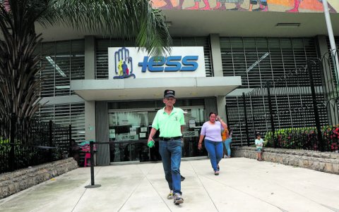 El IESS presenta un desajuste presupuestario y enfrenta una grave crisis.
