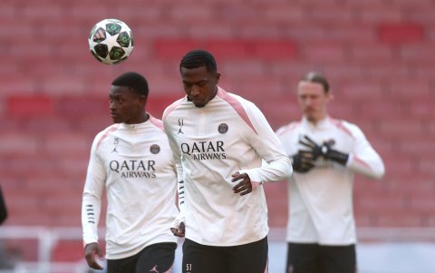 El ecuatoriano Willian Pacho durante el entrenado que el PSG realizó el pasado lunes 28 de abril en el Emirates Stadium, de Londres.