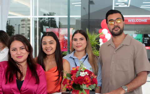 Liz Orozco, Angelina Ormeño, Mireili Villegas y Jacobo Armas.