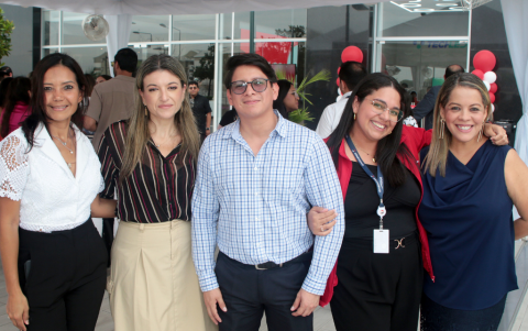 Pamela Castro, Desiré Roca, Roberto Vera, Valeria Villamarín y Kerly Núñez.