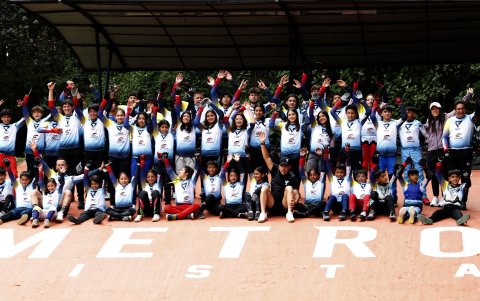 Pajón con el casi centenar de asistentes que tuvo en la capital.