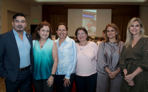 Guayaquil. Geovanny Carrera, Dolores Delgado, Ximena Coello, Annarella de Kortum, Gisella Alvear y María Fernanda de Kronfle.