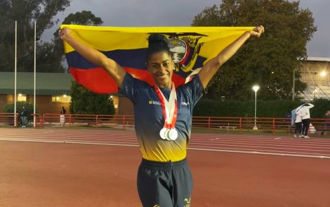 Anahí con las medallas que ganó en el Sudamericano realizado en Argentina.