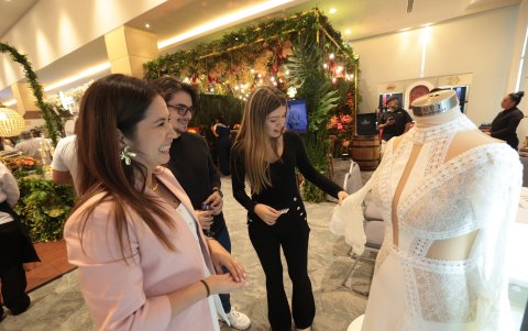 Uno de los trajes para las novias que se exponen en ExpoBoda Ecuador 2025.
