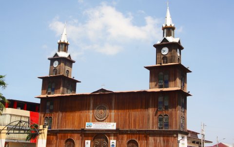 El templo católico es la representación de fe del pueblo peninsular.