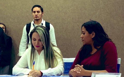 Priscila Schettini participó como asambleísta nacional de la alianza entre la Revolución Ciudadana y el movimiento RETO en las elecciones de 2025.