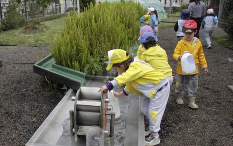 Yaku. Los niños y niñas son los que más disfrutan el Museo del Agua, en el centro.