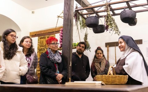 Carmen Alto. Hay distintas exposiciones que promueven narrativas críticas y reflexivas.