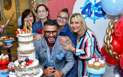 Nino Touma junto a Martha Cecilia Silva, Gisela Mandujano, Jacqueline Mandujano y Gina Centeno.