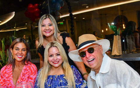 Éricka Martínez, Beba Brito, Lourdes Dumes y Erick Ruilova.