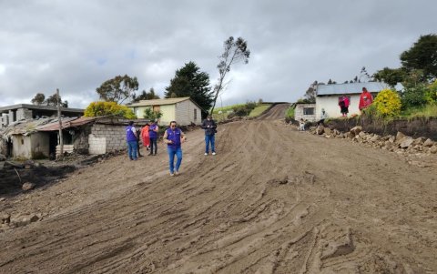 Por los trabajos que se realizan en la vía variante esta suspendido el tránsito vehicular.