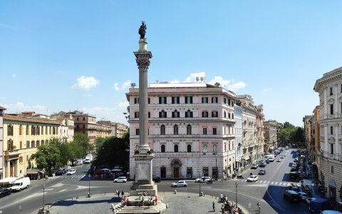 Vista tomada desde la el balcón central (museo) de la Basílica de Santa María la Maggiore de Roma con la imagen de la virgen de la Purísima Concepción en el centro.