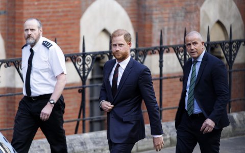 El príncipe Harry de Gran Bretaña sale del Tribunal Superior en Londres, Reino Unido, el 09 de abril de 2025.