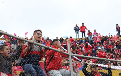 La hinchada de El Nacional durante un encuentro de la LigaPro.