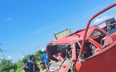 Así terminó uno de los carros involucrados en el siniestro de la vía Santa Elena - Guayaquil.