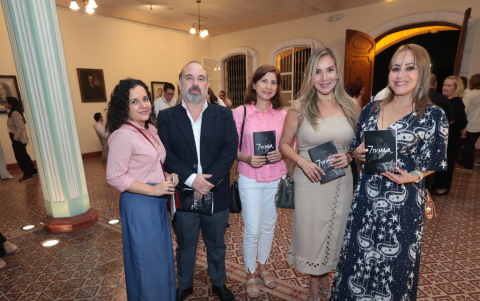 Rocío Sacoto, Carlos Barrezueta, Adriana Pinargote, Paola Segovia y Alexandra Mera.