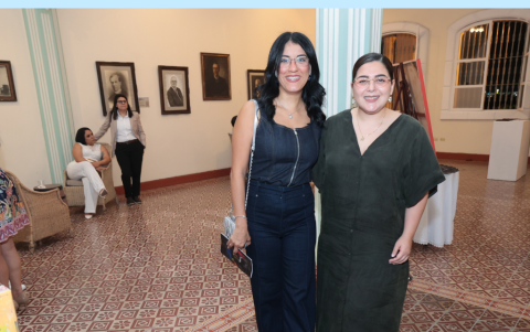 Gilda Alcívar y Gina Castagneto.