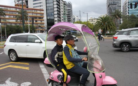 Se establecen prohibiciones para circular por las veredas.