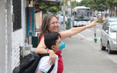 La ciudadanía exhorta a que, sobre todo los niños, utilicen la mascarilla no solo en los centros educativos, sino también en el espacio público.