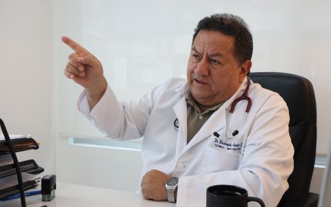 Es importante mantener la calma, ya que la tos ferina no está relacionada con el Covid-19