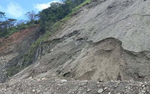 Los deslaves son frecuentes en la vía Nangora – Malacatos