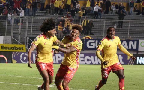 Angelo Mina (i) es una de las figuras importantes de Aucas