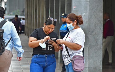 La ciudadanía empieza a usar mascarilla para prevenir contagios de tos ferina y fiebre amarilla