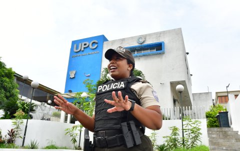 Carolay Bolaños es policía comunitaria. Su labor la ha expuesto a escenarios violentos como una balacera en el distrito Nueva Prosperina.
