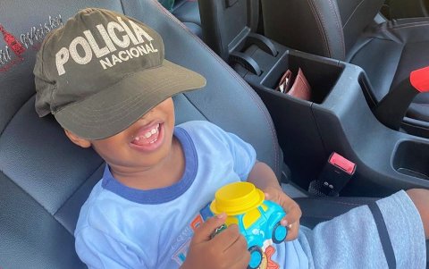 El hijo de Carolay Bolaños está familiarizado con las labores de policía que cumple su mamá.