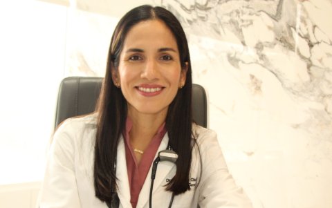 Mayling Chusán combina sus labores de médica cirujana con la crianza de sus dos hijas.