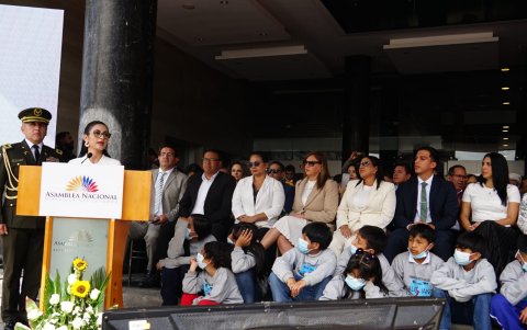 La presidenta saliente del Legislativo, Viviana Veloz, cuestionó al Gobierno de Daniel Noboa por los vetos a leyes clave.