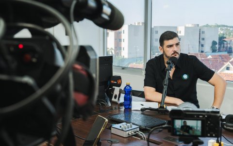 Una de las características de la gestión de Aquiles Álvarez eran los enlaces radiales de cada miércoles. Tatiana Coronel no le ha dado continuidad.