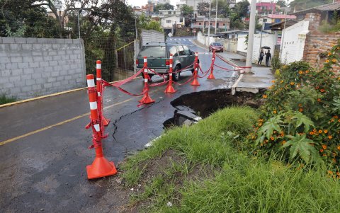 Los vecinos solicitan la construcción de los colectores en la quebrada El Payaso para evitar futuras inundaciones.