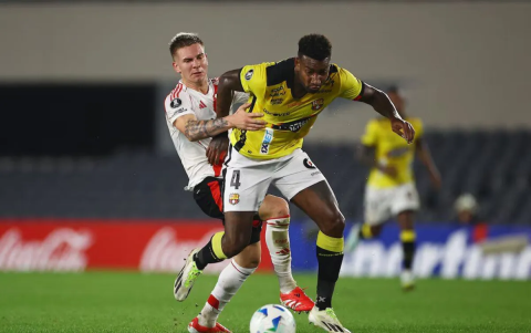 Barcelona SC recibe a River Plate en el estadio Monumental.