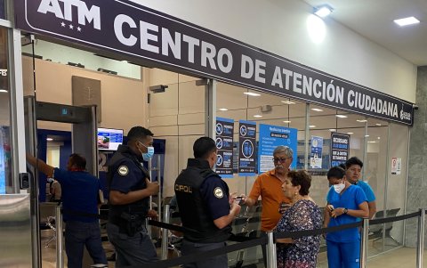 Ciudadanía. Ciudadanos acuden a centros de atención de la ATM.