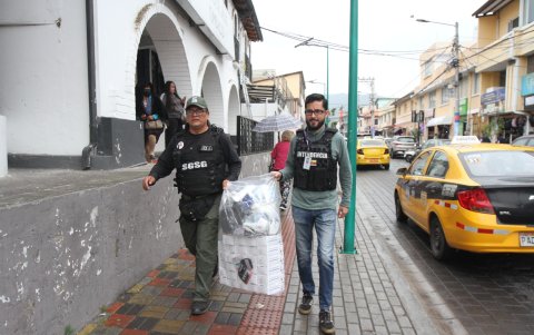Las mascarillas fueron trasladadas a la bodega de la Intendencia de Pichincha.