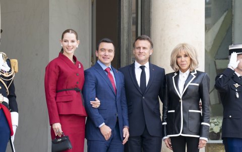Con esta fotografía, el presidente de Francia Emmanuel Macron anunció el encuentro con el primer mandatario ecuatoriano Daniel Noboa.