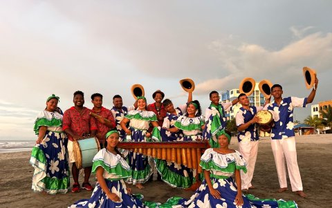 Semacata, grupo cultural de Atacames, mantiene vivas las tradiciones afroesmeraldeñas..
