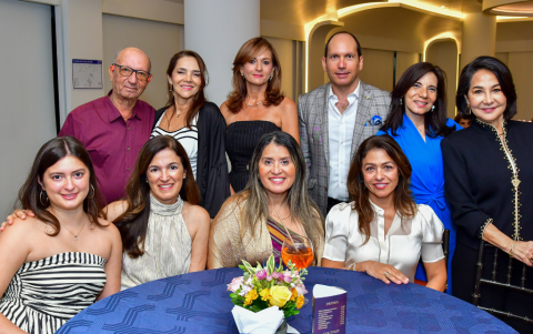 Carlos Koch, Marica de Koch, Chilo Cobo, Eliseo Mosconi, Alexandra Galarza, Alexandra Loor, Paula Moyano, Carolina de Moyano, Clara Benavides y Karin Hilzinger.