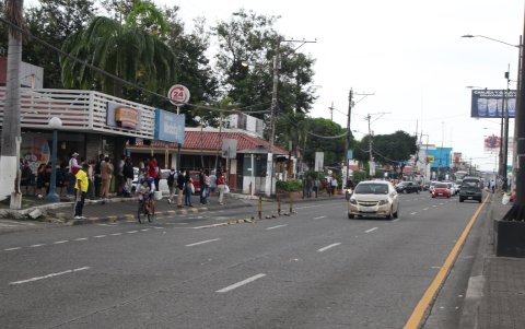 La avenida Roberto Baquerizo atraviesa gran parte de La Alborada