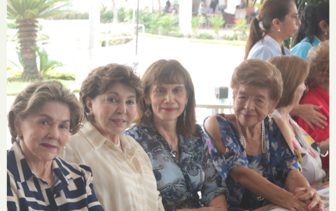 Leticia Mármol, Pilar Mármol de Arosemena, Mariana Gallo de Peña y Leticia Guzmán de Baquerizo.