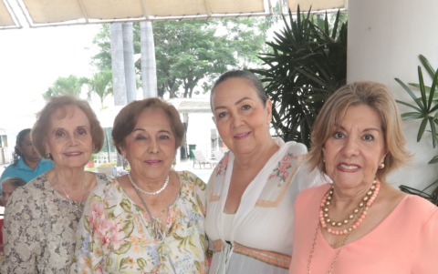 Ligia de Berry, Isabel Enderica, Martha de Pólit y María Cristina Martínez.