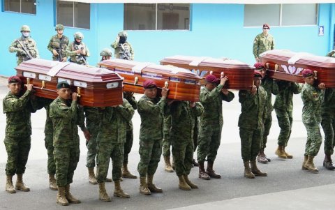 Cuatro féretros llegaron primero a Lago Agrio, en Sucumbíos