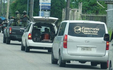 Féretros de militares asesinados en Orellana fueron trasladados a Lago Agrio, provincia de Sucumbíos