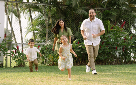 Después de la tormenta, el valor de lo simple: caminar juntos, estar presentes.